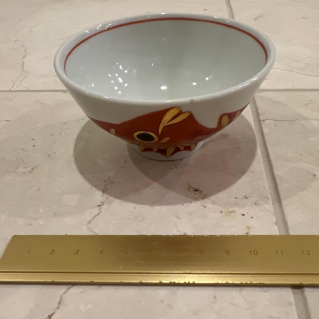 魚模様の白赤飯碗