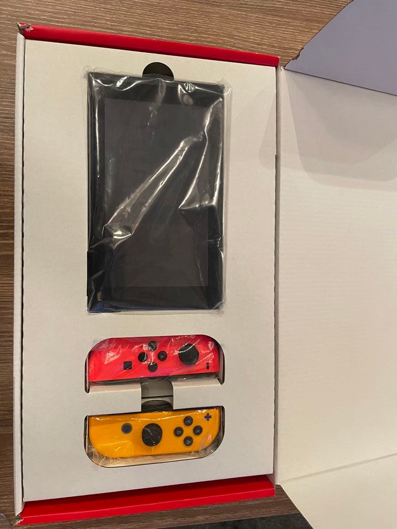 美品Nintendo Switch 本体 赤/黄　任天堂Store ニンテンドー