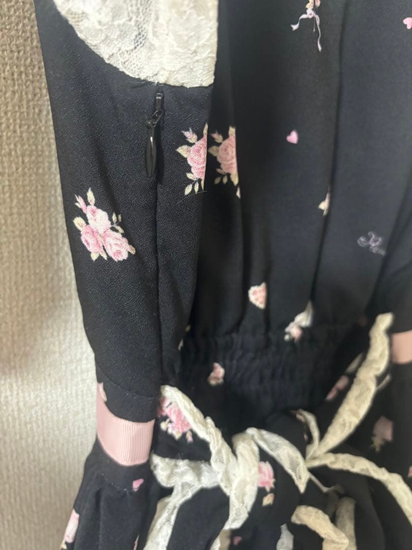 LIZ LISA　My Secret Room柄ワンピース　ブラックワンピース