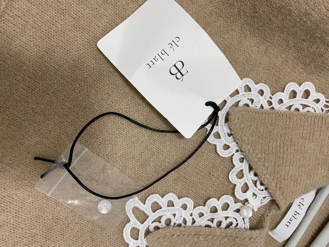 cleblatt レースカラーペプラムニット