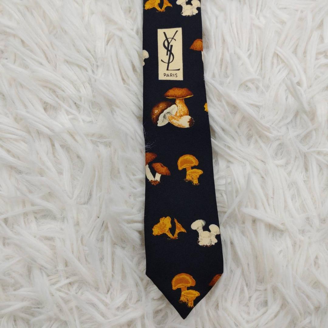 イヴサンローラン 高級シルクネクタイ 総柄（キノコ） ブラック
