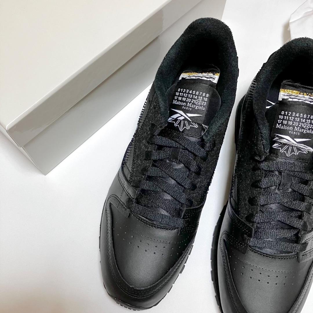 新品 42 マルジェラ リーボック クラシック コラボスニーカー 黒 18704