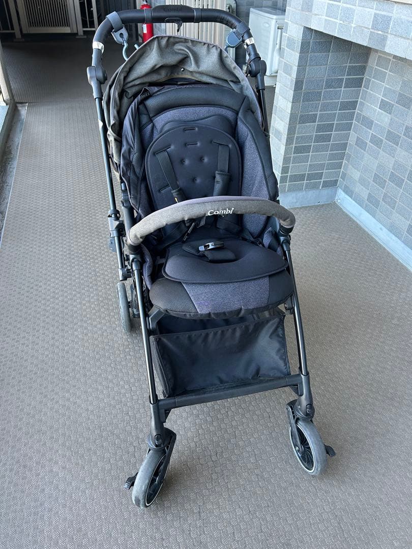 Combi ベビーカー ブラック/グレー