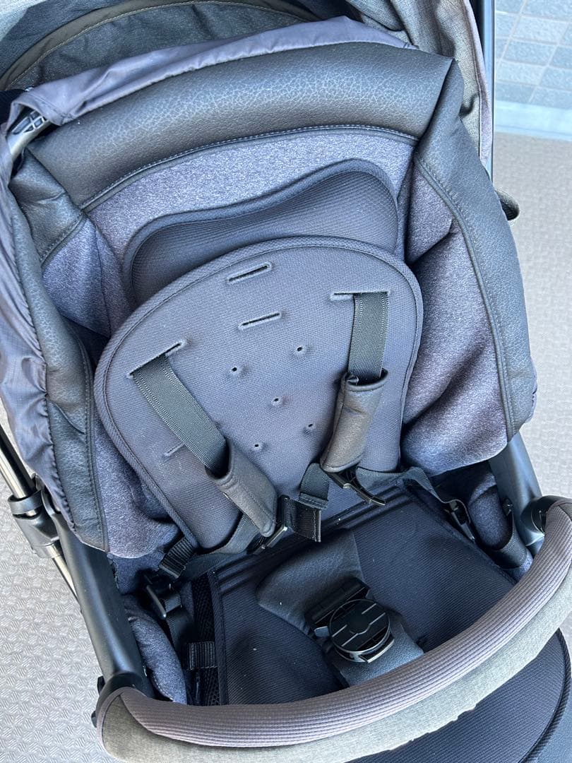 Combi ベビーカー ブラック/グレー