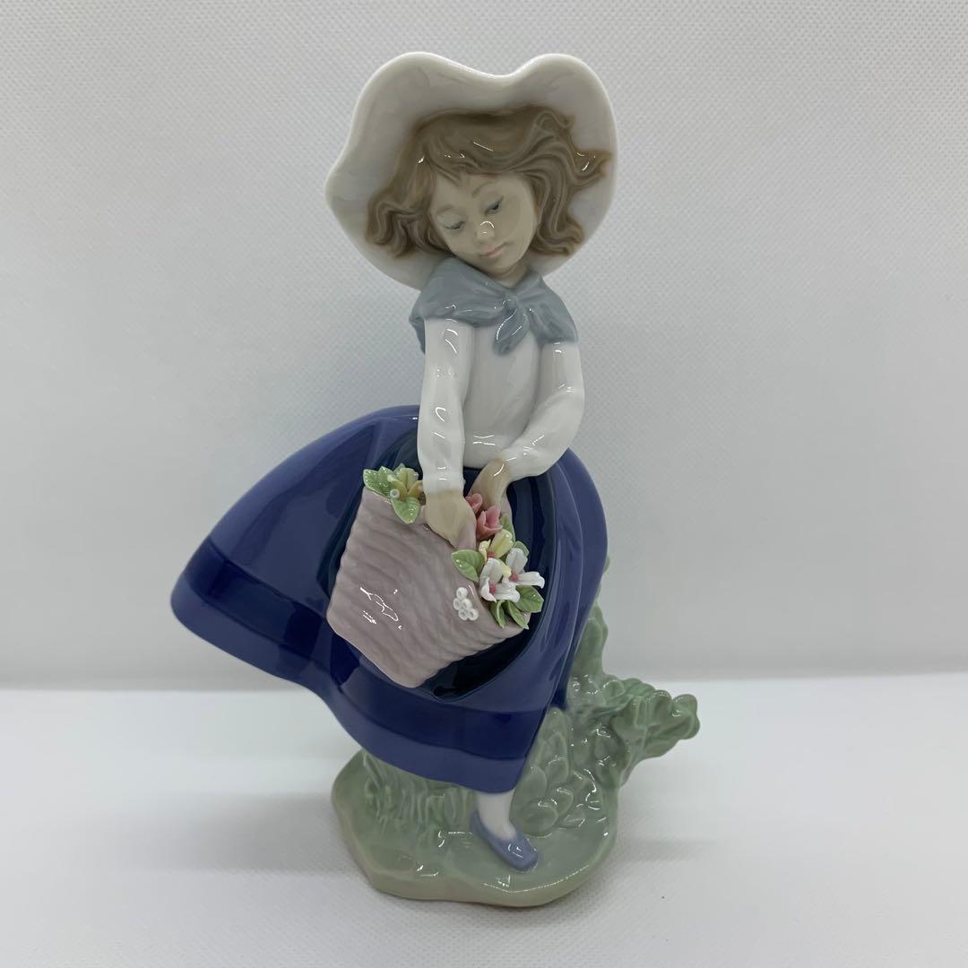 LLADRO リヤドロ　花を摘む少女　きれいな花ばかり　陶器人形