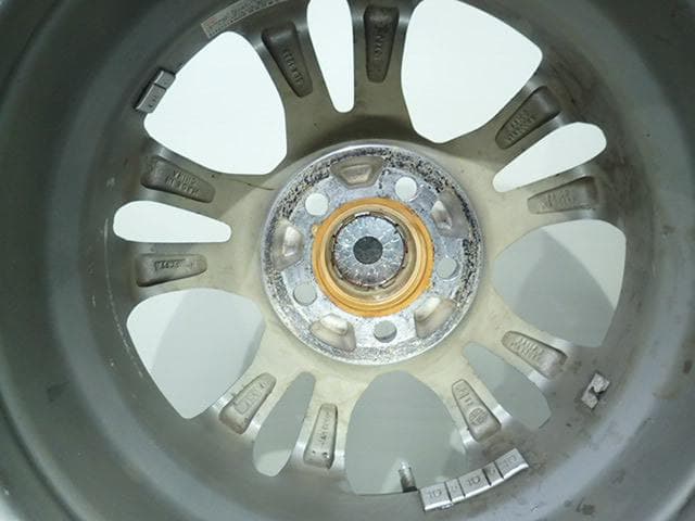 B1036【送料無料】スタッドレスタイヤ 195/65R15 4本セット