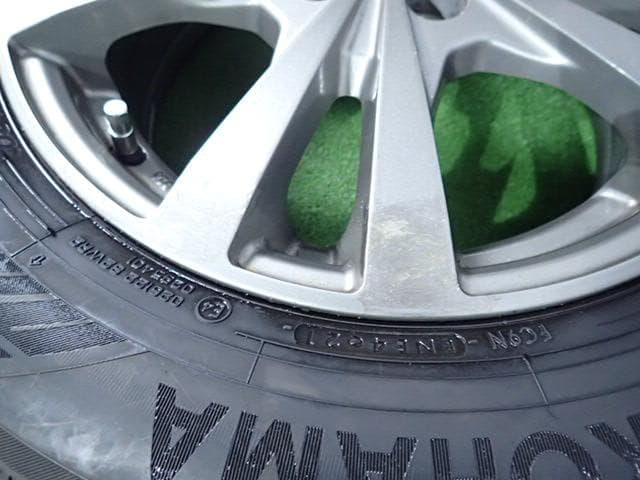 B1036【送料無料】スタッドレスタイヤ 195/65R15 4本セット