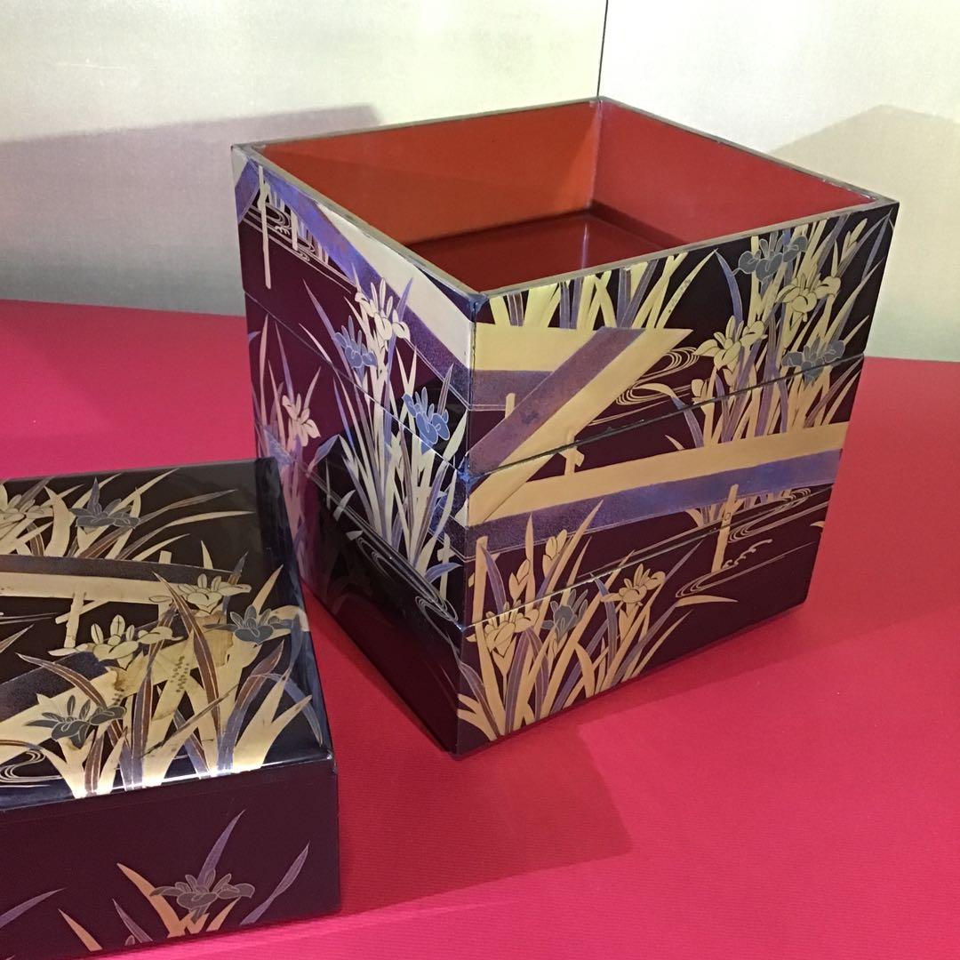 金銀蒔絵　「燕子花」重箱　明治期. Z4