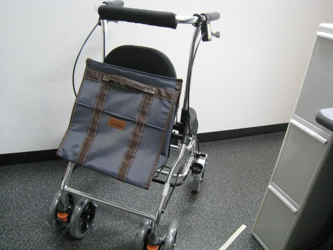 テイコブリトルR HS05R 歩行車 幸和製作所 抑制ブレーキ機能付き　①