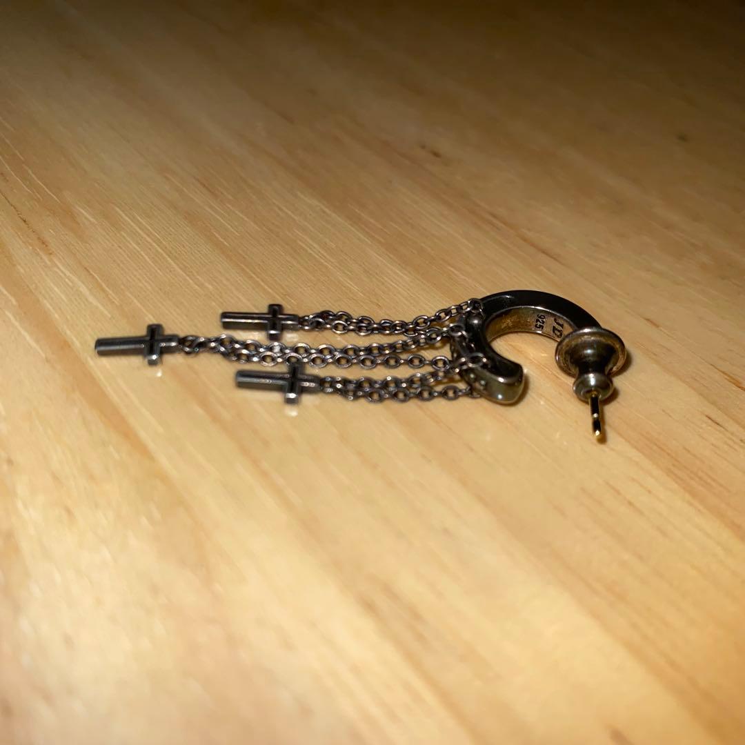 Justin Davis DANGLING CROSS ピアス