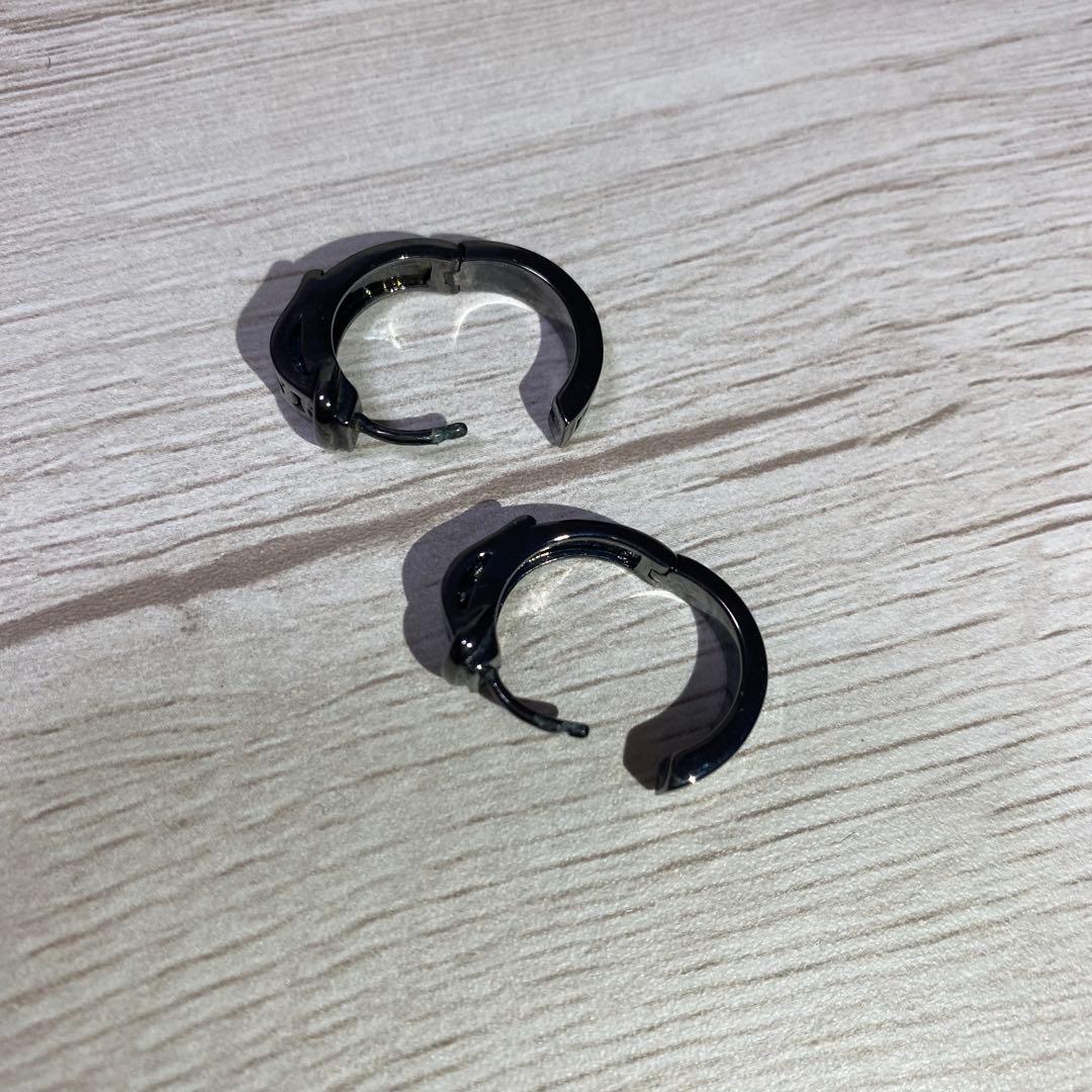 Vivienne Westwood シングルフープピアス　ガンメタル