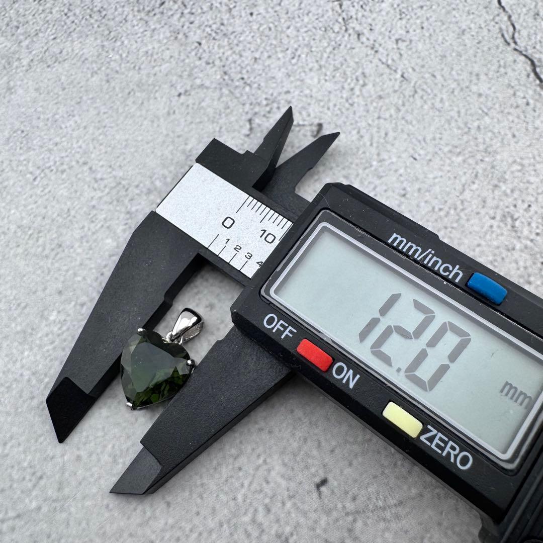 P-35モルダバイト ハート型 ペンダントトップ 隕石　天然ガラス　s925