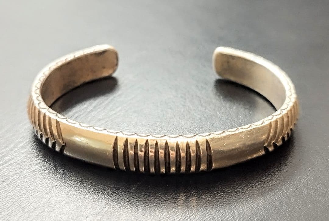 ペリーショーティー ヘビーゲージ シルバー バングルインディアンジュエリー