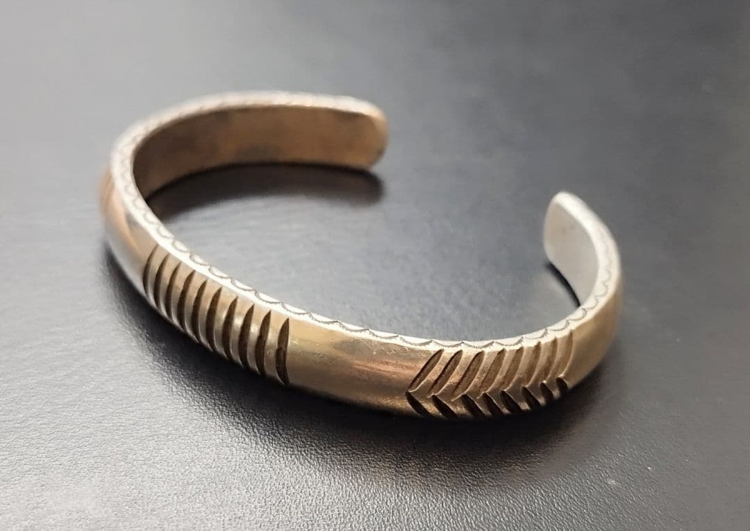 ペリーショーティー ヘビーゲージ シルバー バングルインディアンジュエリー