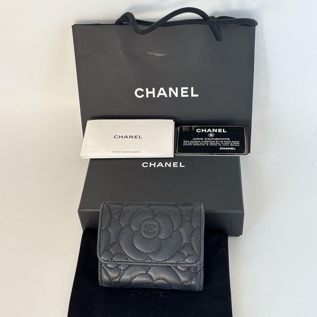 eriy 　CHANEL ミニウォレット　カメリアモチーフ 三つ折り財布