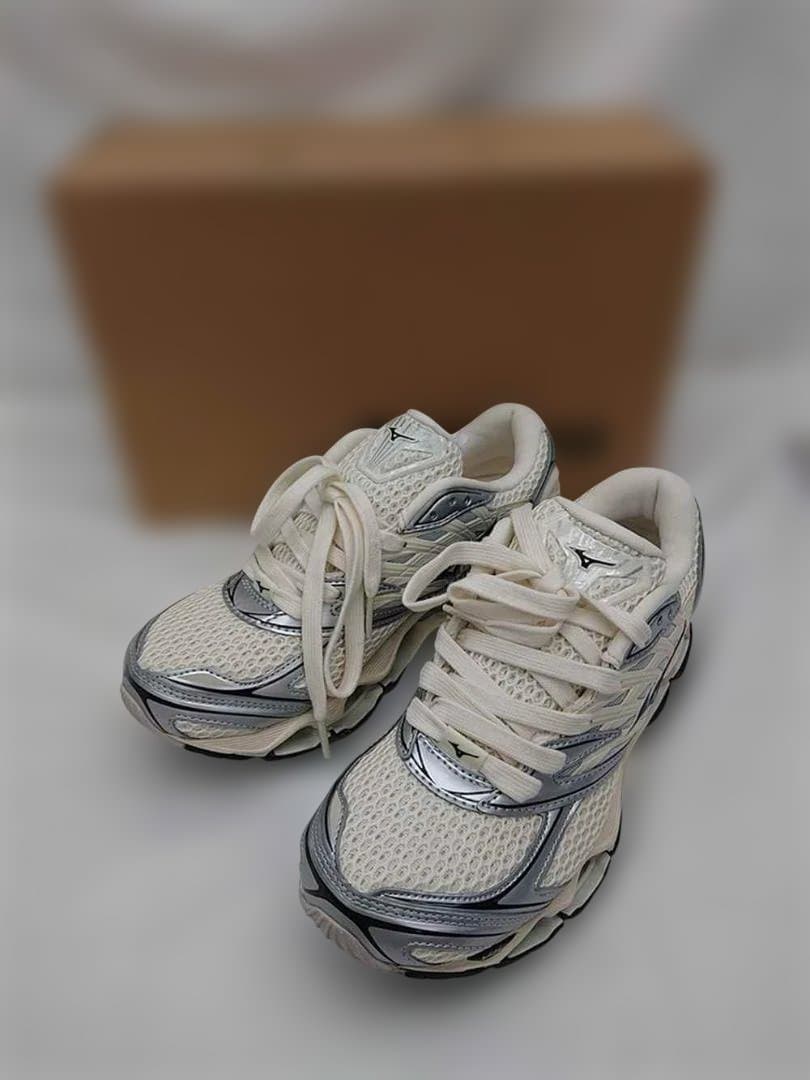 ♡ミズノ Mizuno ウェーブプロフェシー スニーカー 24.0cm