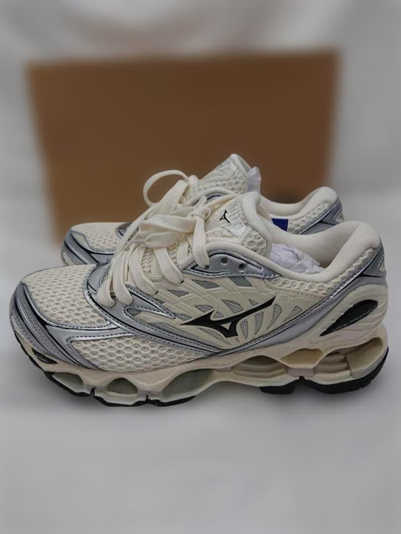 ♡ミズノ Mizuno ウェーブプロフェシー スニーカー 24.0cm