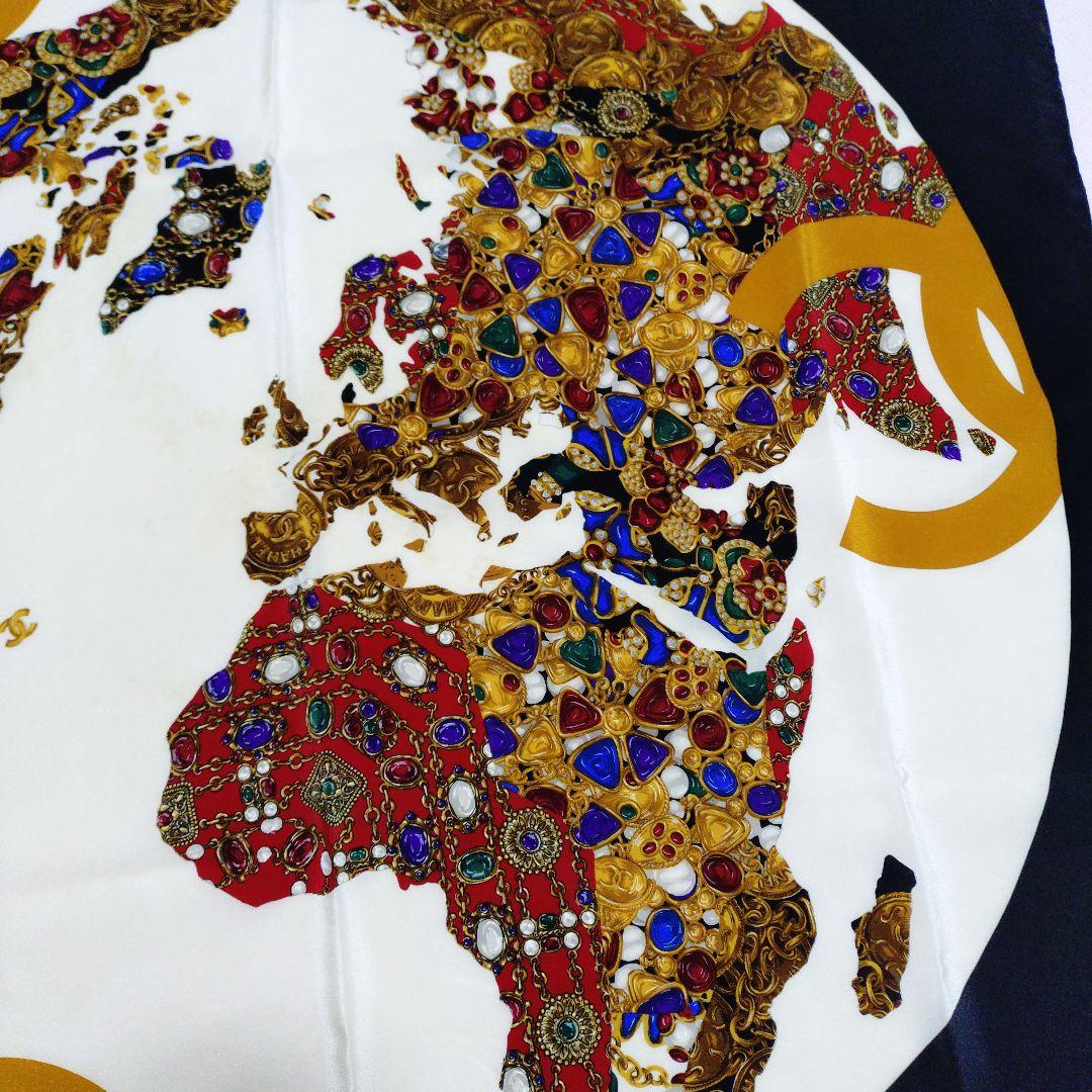 CHANEL 宝石地球儀デザイン シルクスカーフ