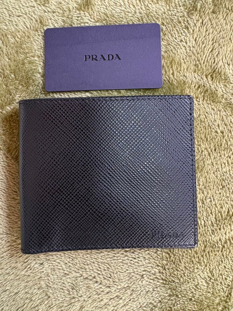 PRADA 黒 二つ折り財布未使用品