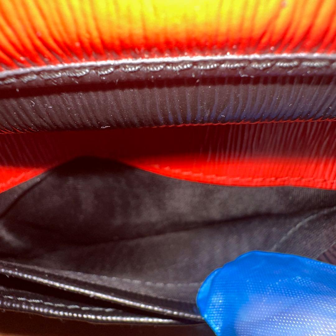 PRADA プラダ ヴィッテロムーヴ　サフィアーノ　財布　レザー　黒　赤