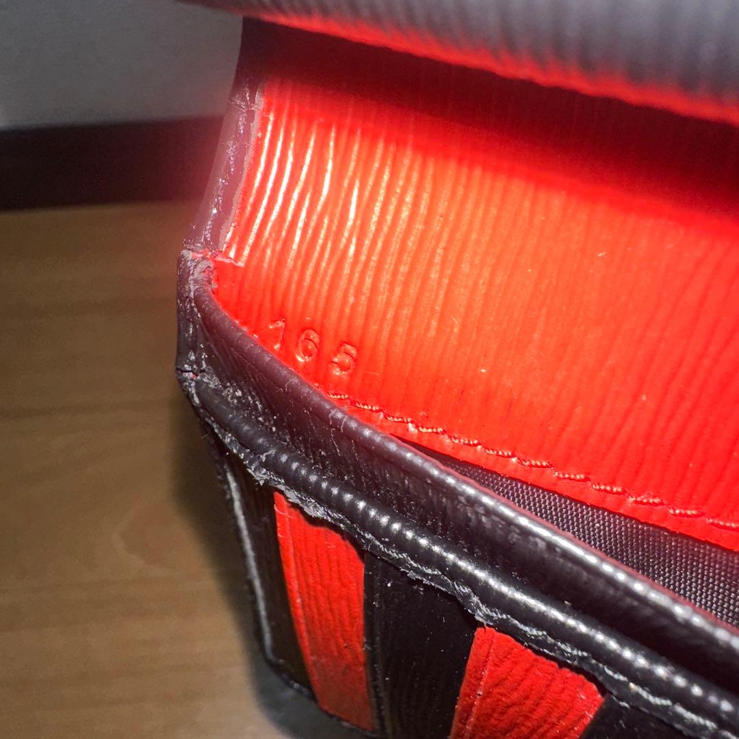 PRADA プラダ ヴィッテロムーヴ　サフィアーノ　財布　レザー　黒　赤