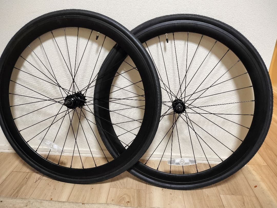 700x25 ブラック 完組ホイール