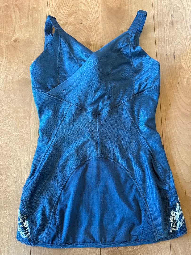 刺繍入りネイビーボディスーツ D70 M