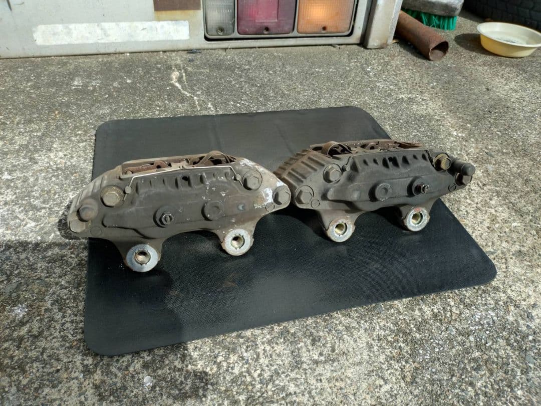 スッパ7様　NISSAN フロントキャリパー