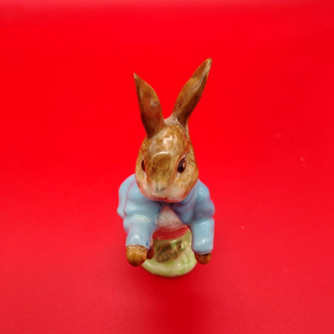 BP2 ゴールドオーバル シール付★BESWICK フィギュア ピーターラビット