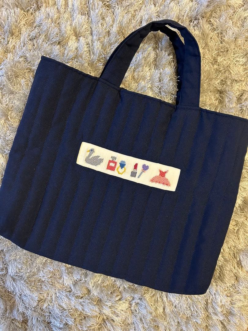 mojocamar♡モジョカマー　ネイビー キルティングバッグSwan