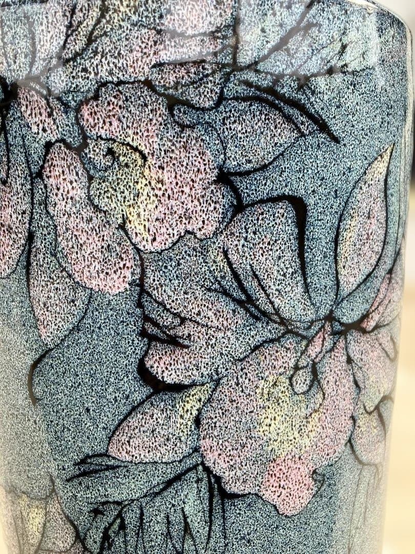 和モダンの深みのあるネイビーの花柄 ガラス釉の傘立て 重厚な陶器製 国産