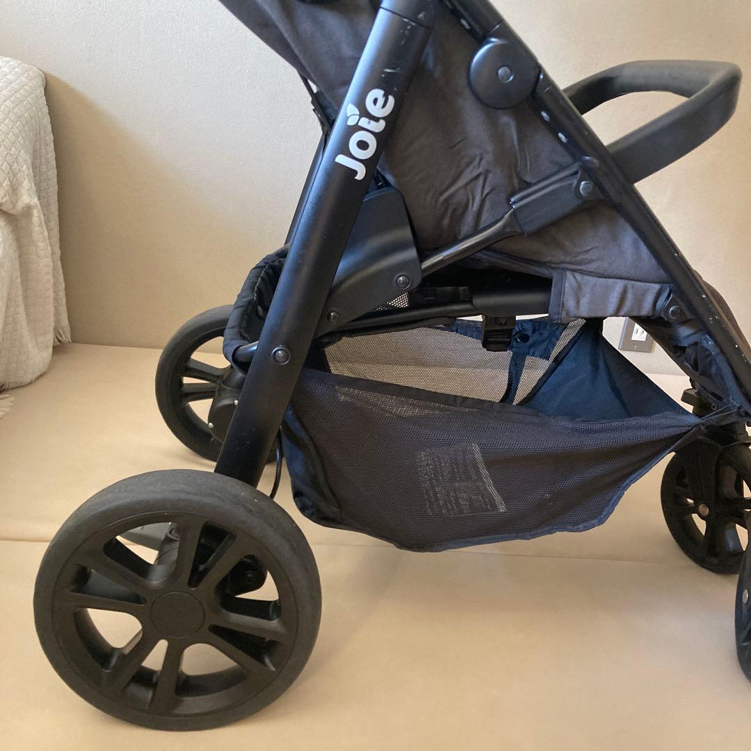 送料込【清掃済み】ドリンクホルダー付き　ライトトラックス4 カトージ　joie