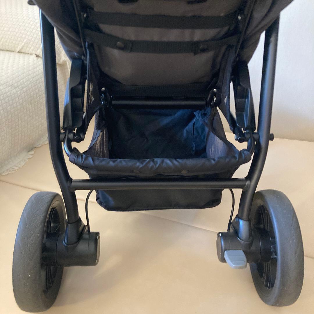 送料込【清掃済み】ドリンクホルダー付き　ライトトラックス4 カトージ　joie