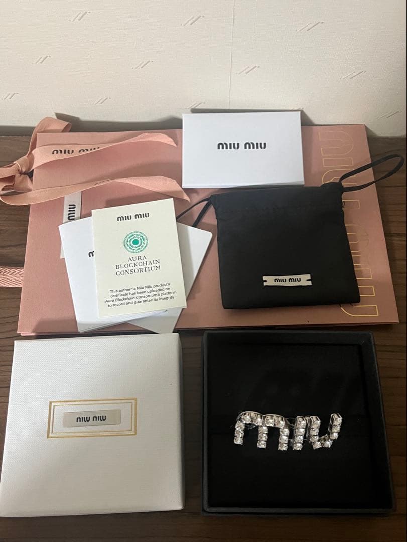 MiuMiu クリスタル ヘアクリップ バレッタ ヘアアクセサリー　ヘアピン