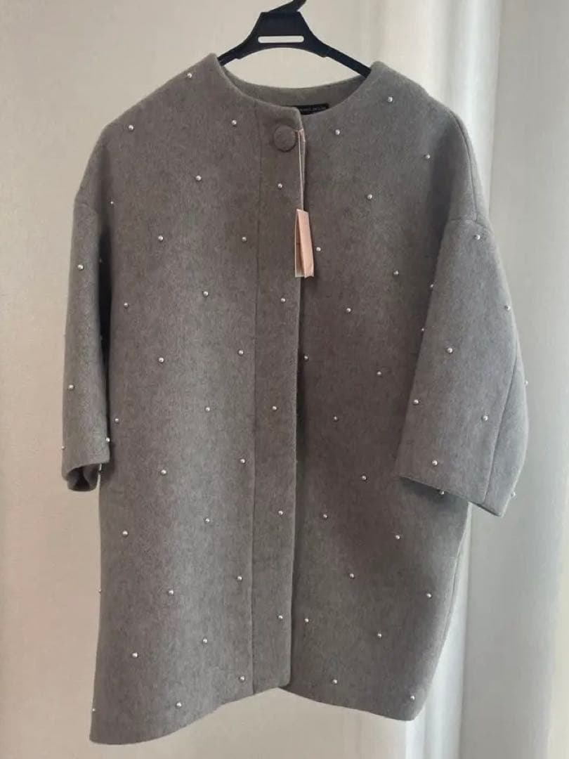 【新品】ツルバイマリコオイカワ　パール付きコート　グレー