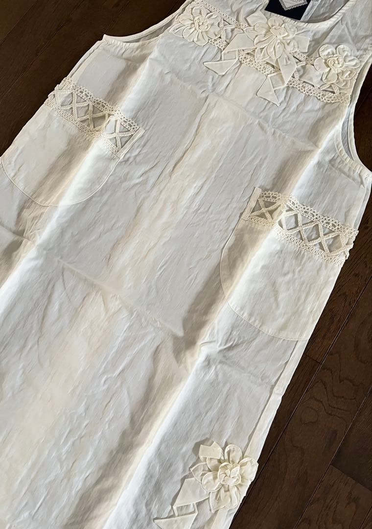 新品タグ付☆L'assiette ラシェット☆お花モチーフが可愛いエプロン