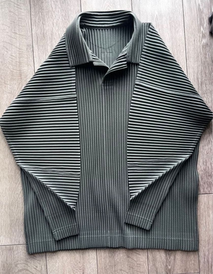 HOMME PLISSÉ MONTHLY COLOR OCTOBER