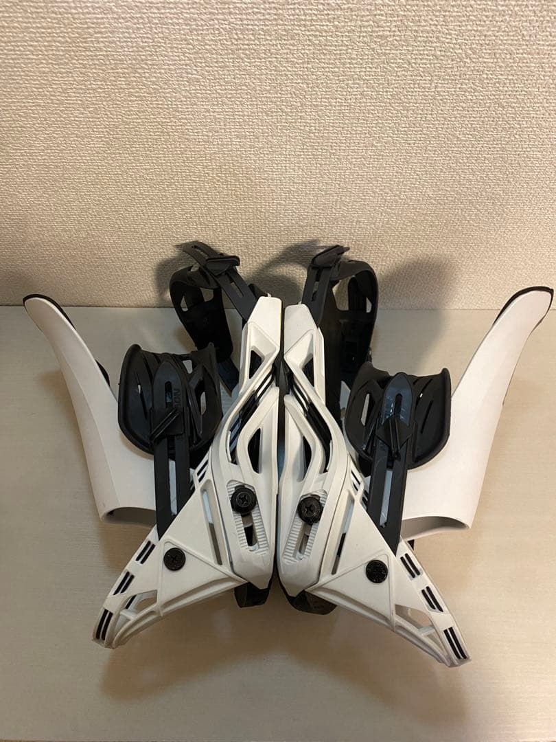 SALOMON　DISTRICT　ディストリクト　 M　白　23-24