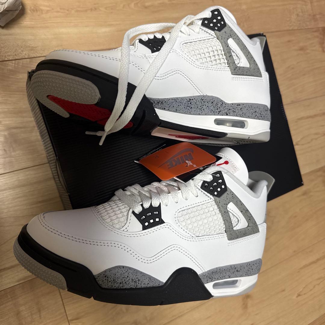 Nike Air Jordan 4 レトロ　ホワイトセメント