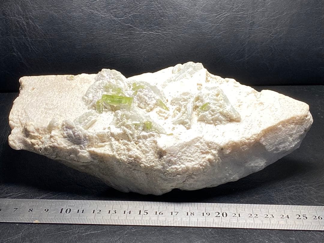 トルマリン　母岩付き　1050g