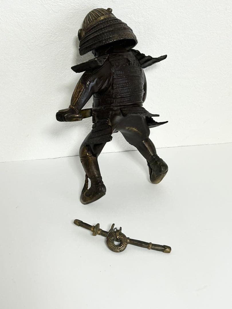銅製　騎馬武者像