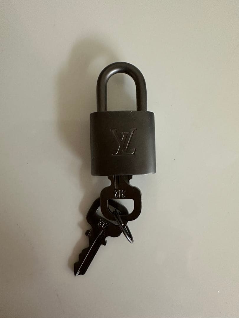ヴィトン　南京錠