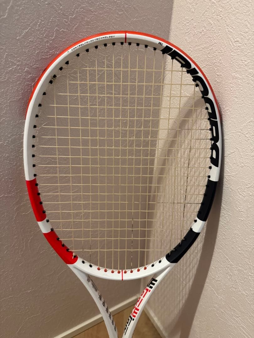 バボラピュアストライクTour 320グラム、グリップG2、中古