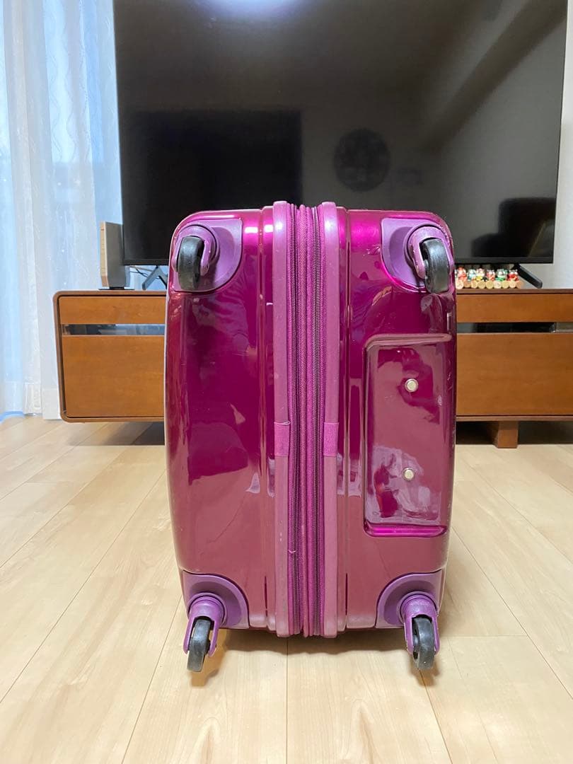 サムソナイト 大型サイズ スーツケース（ハードタイプ／拡張機能付き）