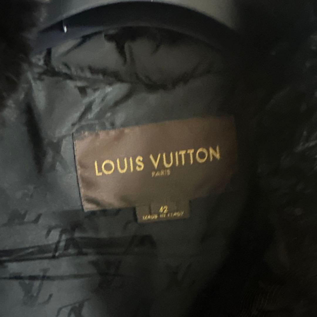 ルイヴィトン　モノグラム裏地ダウンベスト