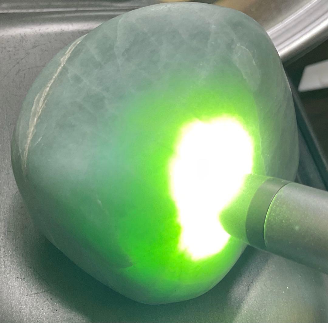 新春［緑色　ガラス質］　上質糸魚川翡翠海石200g ヒスイ　ひすい