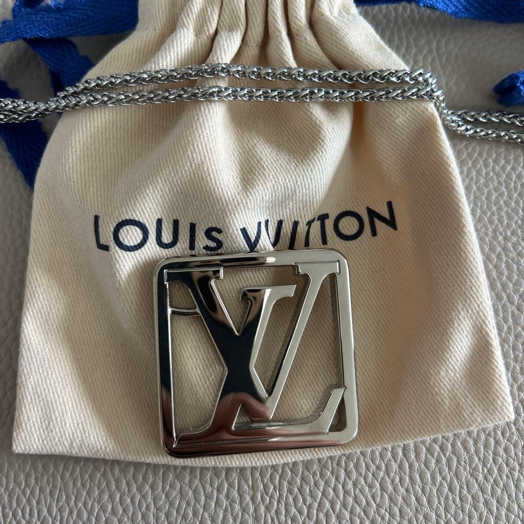 正規品　Louis Vuitton シルバー ロゴキーホルダー