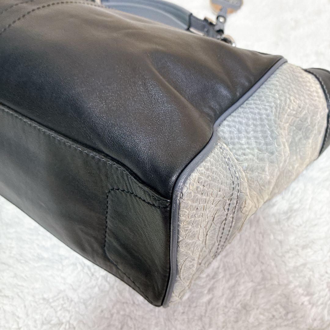 良品　COACH コーチ　トートバッグ　パイソン　チャーム　ターンロック