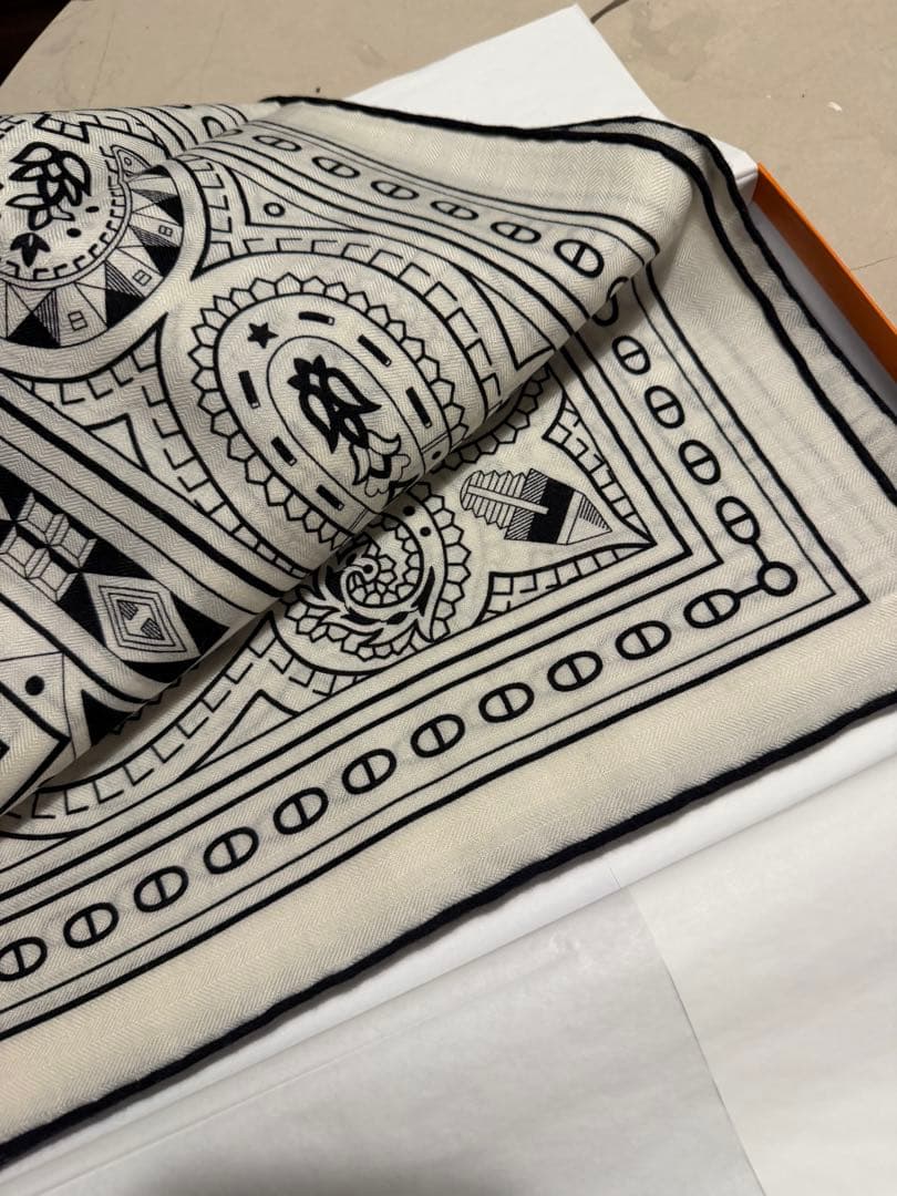 エルメス　シュヴァル・ドゥ・クール　カシミヤシルク 140 新品未使用