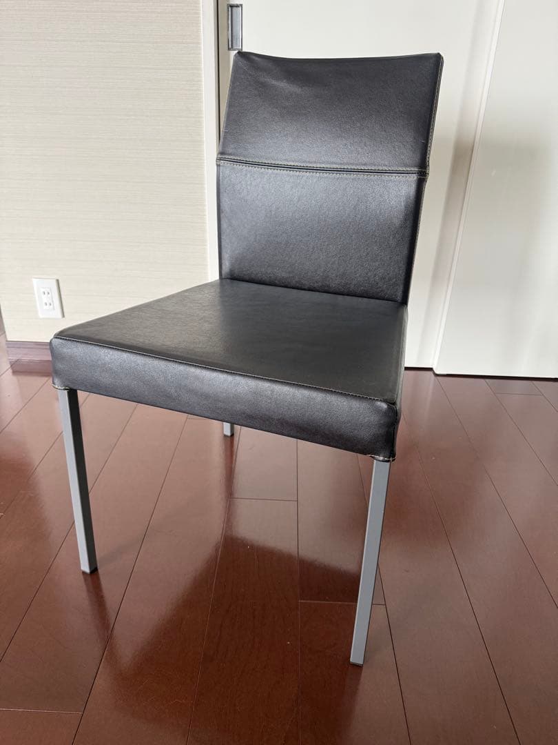 コードバンの椅子 イタリアのブランド